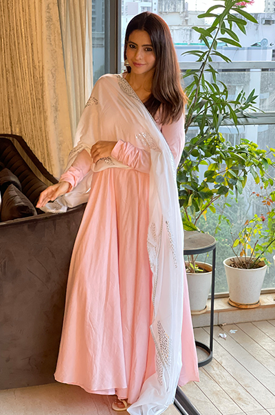 Ammna Sharif in Pink anarkali with White foil print dupatta Ridhiiee Suuri Ammna Sharif in Pink anarkali with White foil print dupatta Ridhiiee Suuri