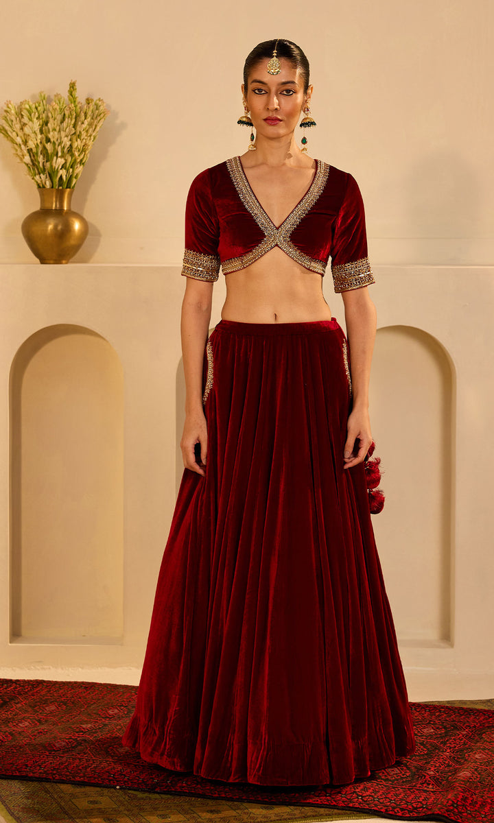 Dilbaro mughals red embroidered lehenga with blouse and shawl (set of 3)