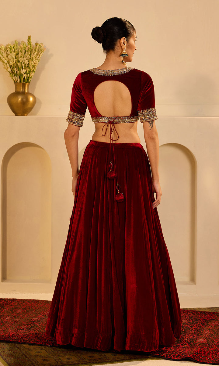 Dilbaro mughals red embroidered lehenga with blouse and shawl (set of 3)