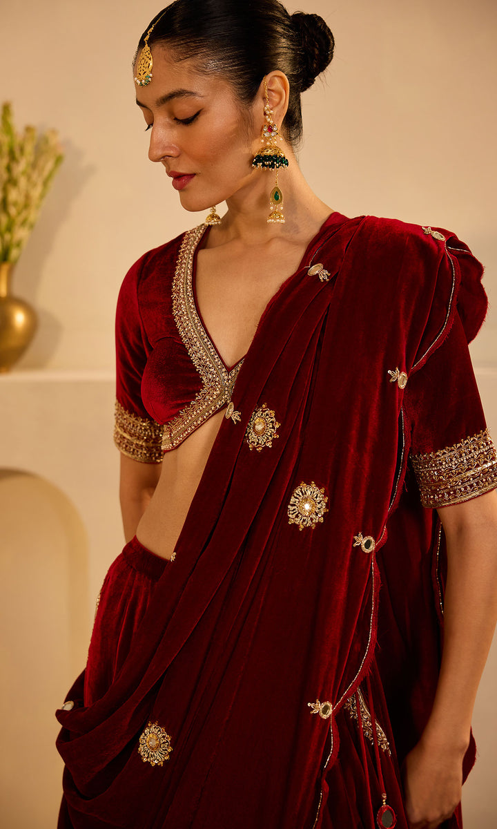 Dilbaro mughals red embroidered lehenga with blouse and shawl (set of 3)