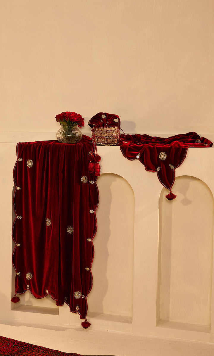 Dilbaro Mughals Red Embroidered Scalloped Shawl