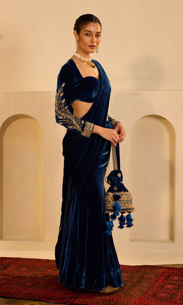 Dilbaro mughals sapphire blue hand embroidered drape saree (set of 2)