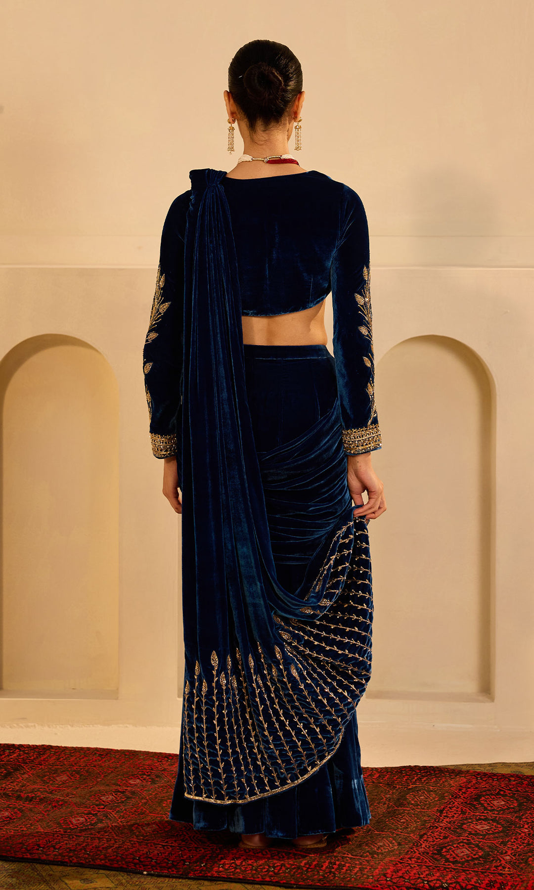 Dilbaro mughals sapphire blue hand embroidered drape saree (set of 2)