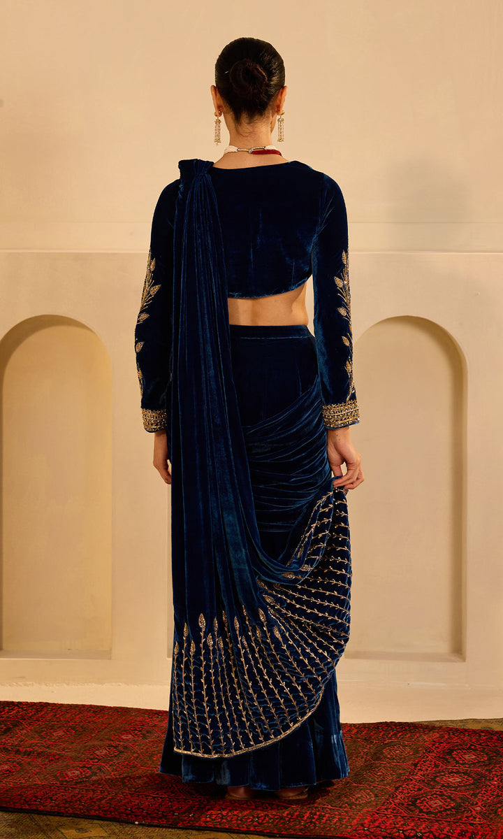 Dilbaro mughals sapphire blue hand embroidered drape saree (set of 2)