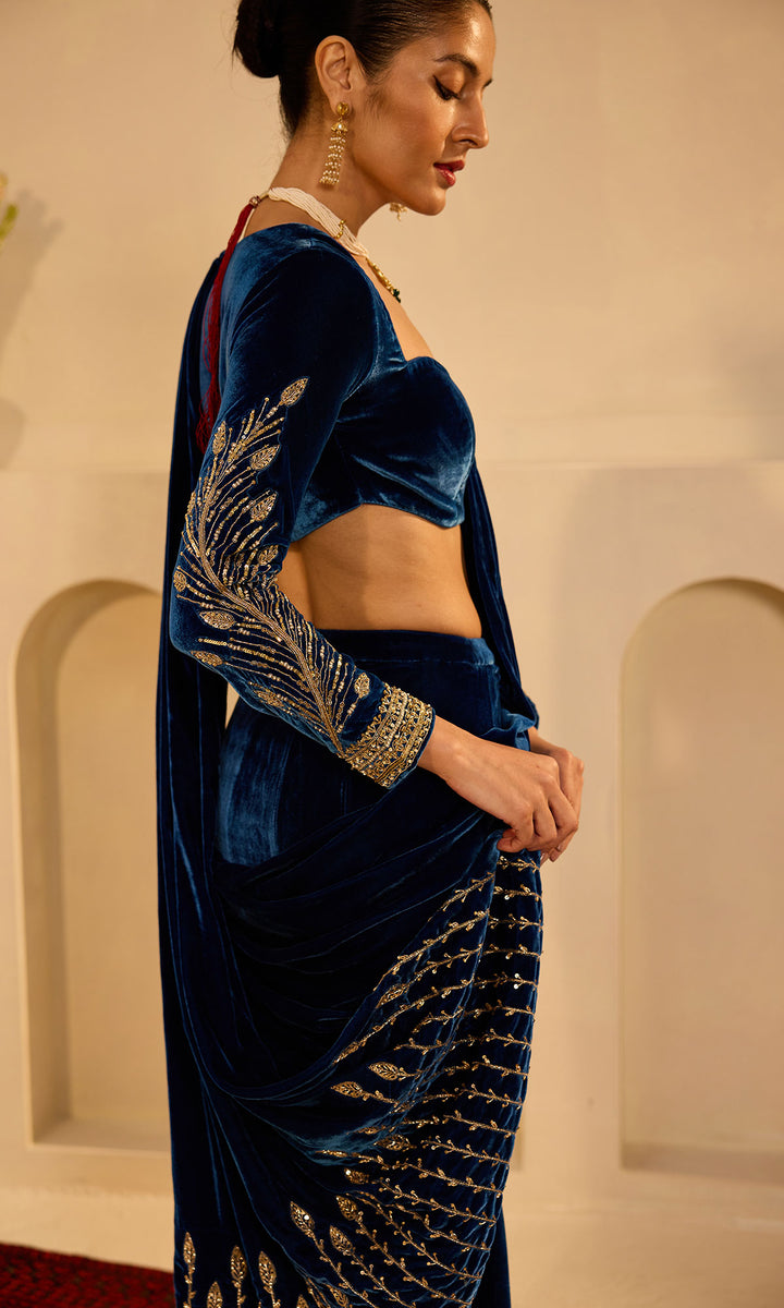 Dilbaro mughals sapphire blue hand embroidered drape saree (set of 2)