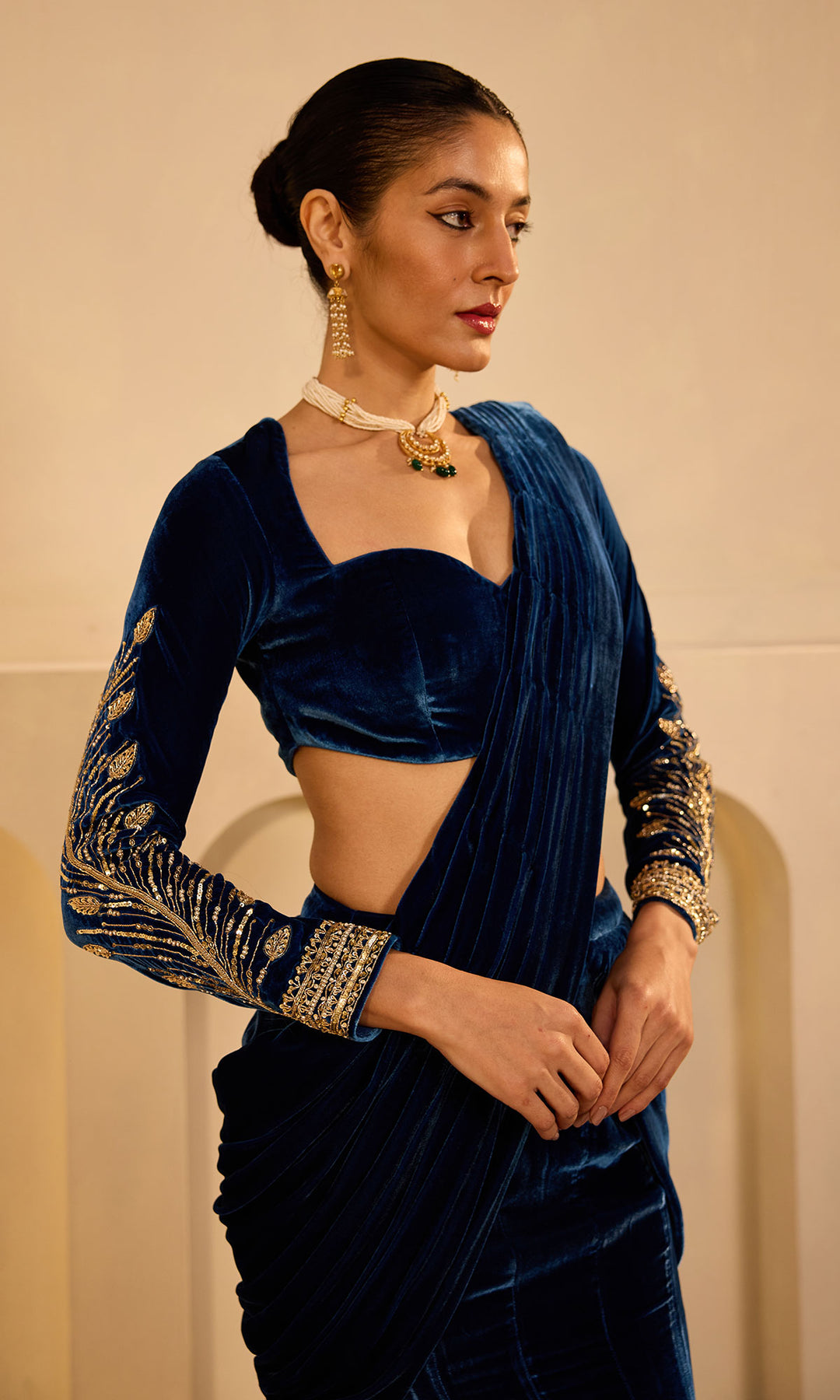 Dilbaro mughals sapphire blue hand embroidered drape saree (set of 2)