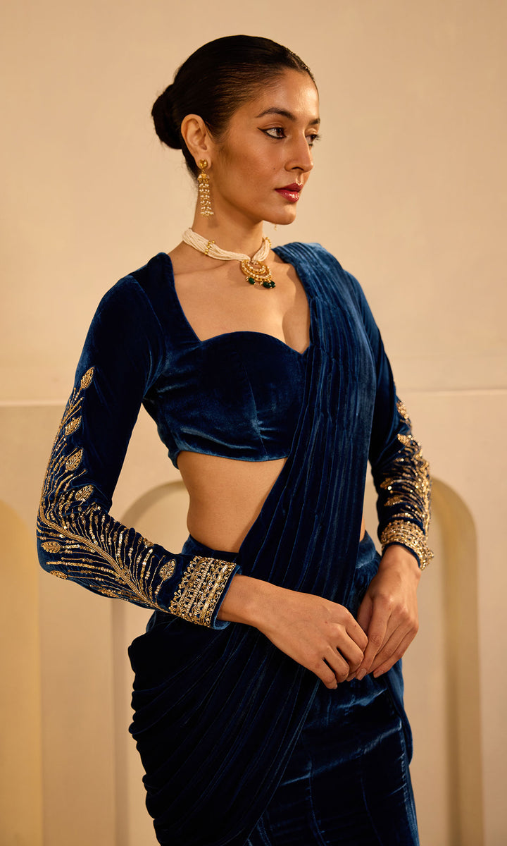 Dilbaro mughals sapphire blue hand embroidered drape saree (set of 2)