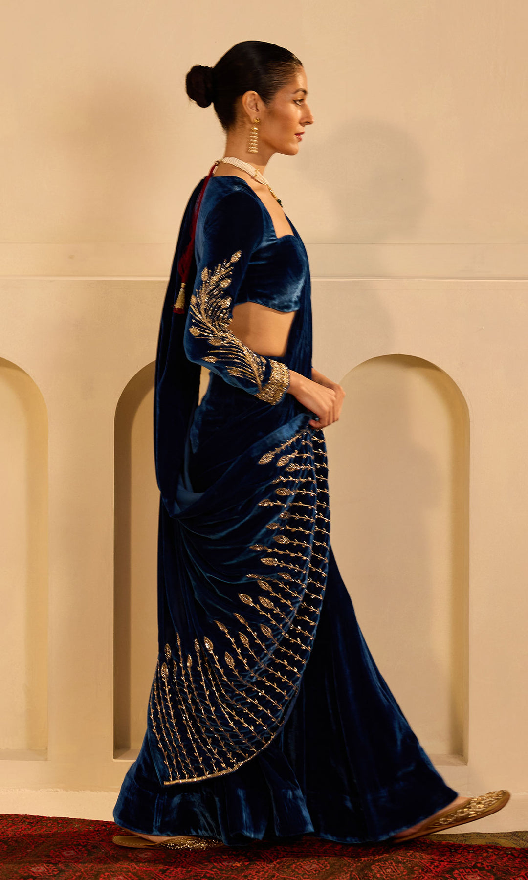 Dilbaro mughals sapphire blue hand embroidered drape saree (set of 2)