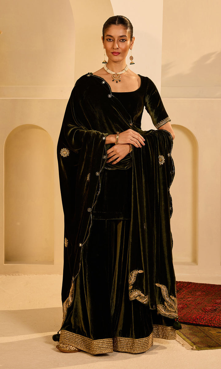 Dilbaro Mughals Olive Green Scalloped Shawl