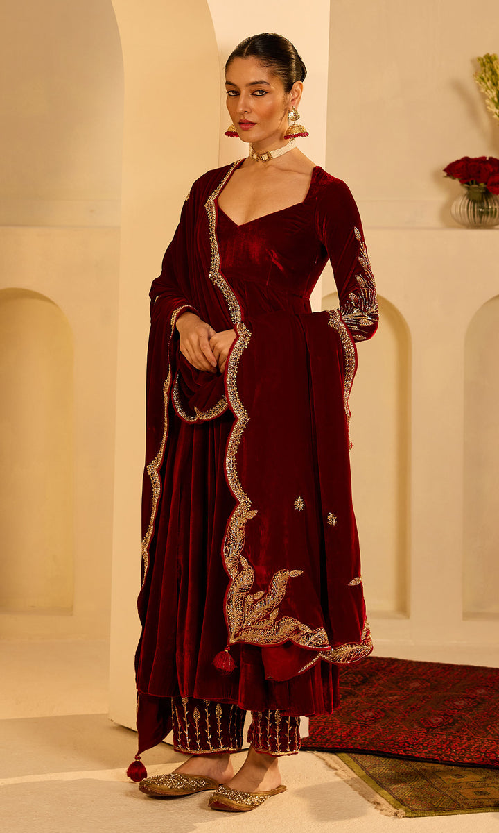 Dilbaro Mughals Red Silk Velvet Hand Embroidered Shawl