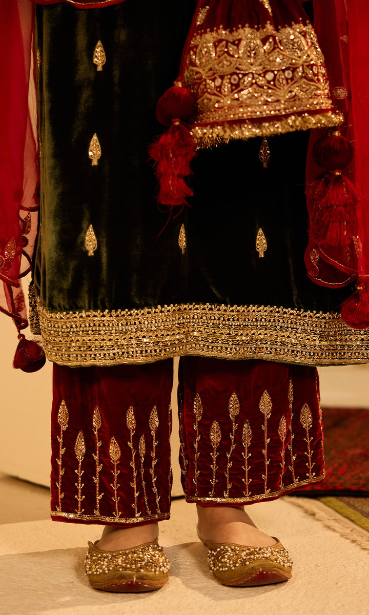 Dilbaro mughals olive green straight kurta with red palazzo and shawl (set of 3)