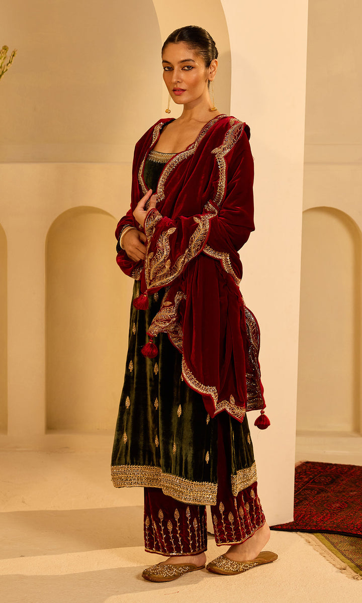 Dilbaro mughals olive green straight kurta with red palazzo and shawl (set of 3)