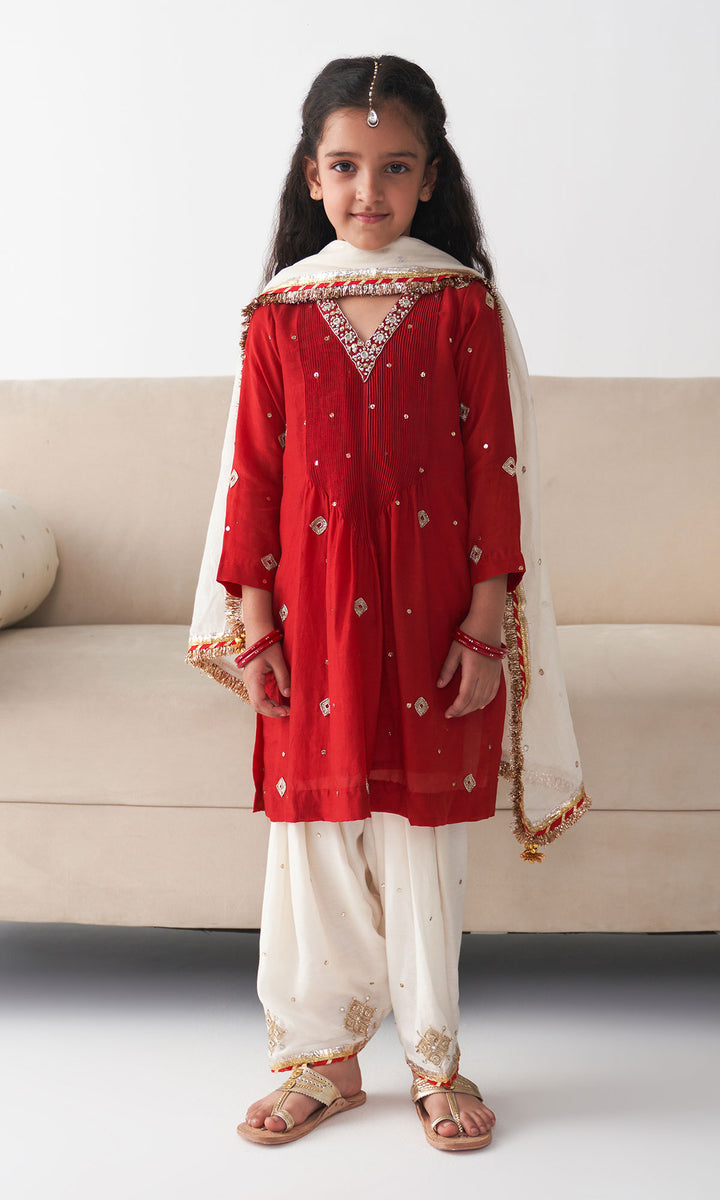 Ishq Red pintuck kurta with off white salwar and dupatta (set of 3)