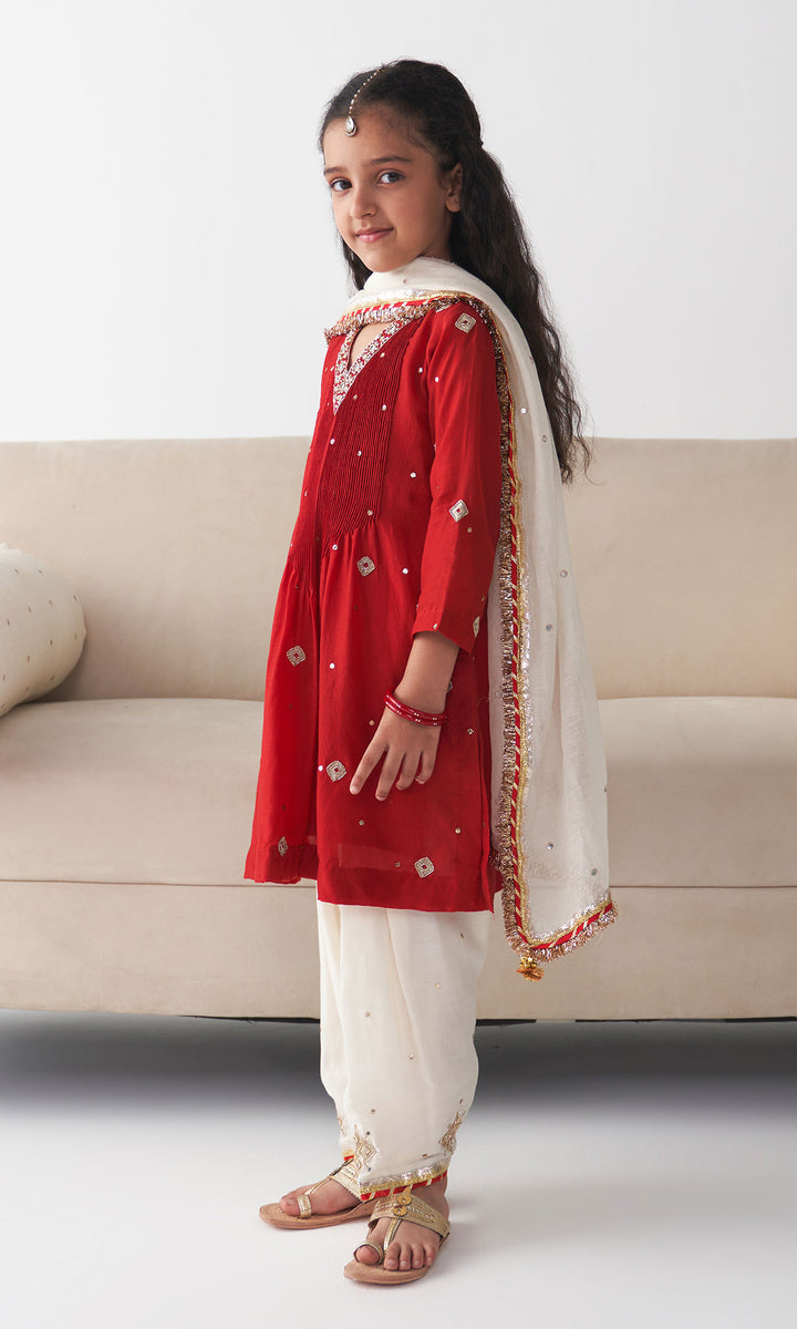 Ishq Red pintuck kurta with off white salwar and dupatta (set of 3)