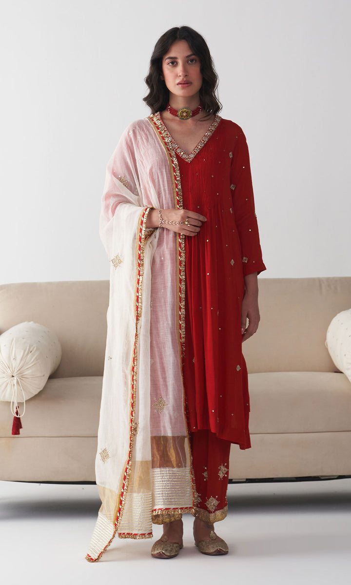 Ishq Red embroidered pintuck kurta with salwar and off white dupatta ( set of 3)