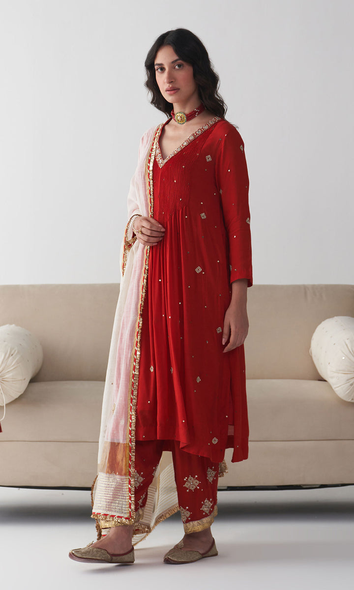 Ishq Red embroidered pintuck kurta with salwar and off white dupatta ( set of 3)