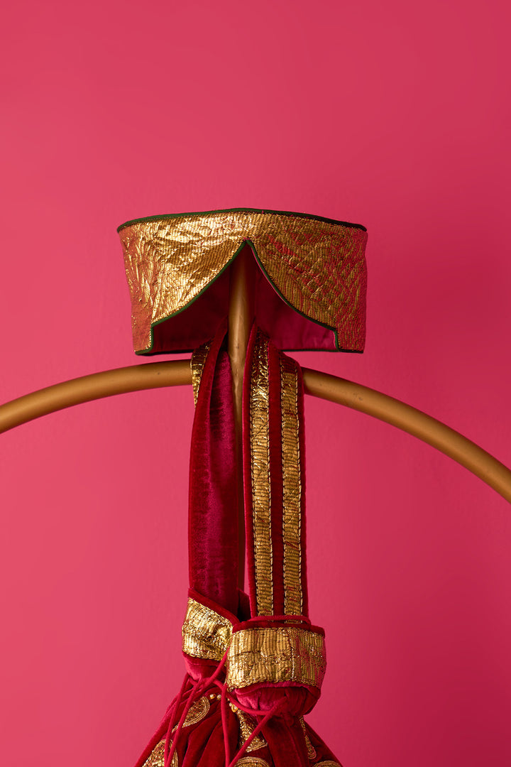 Nur antique gold gota lampi cap