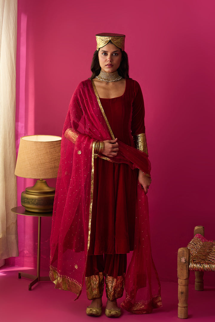 Nur pink silk velvet kurta with salwar and dupatta (set of 3)