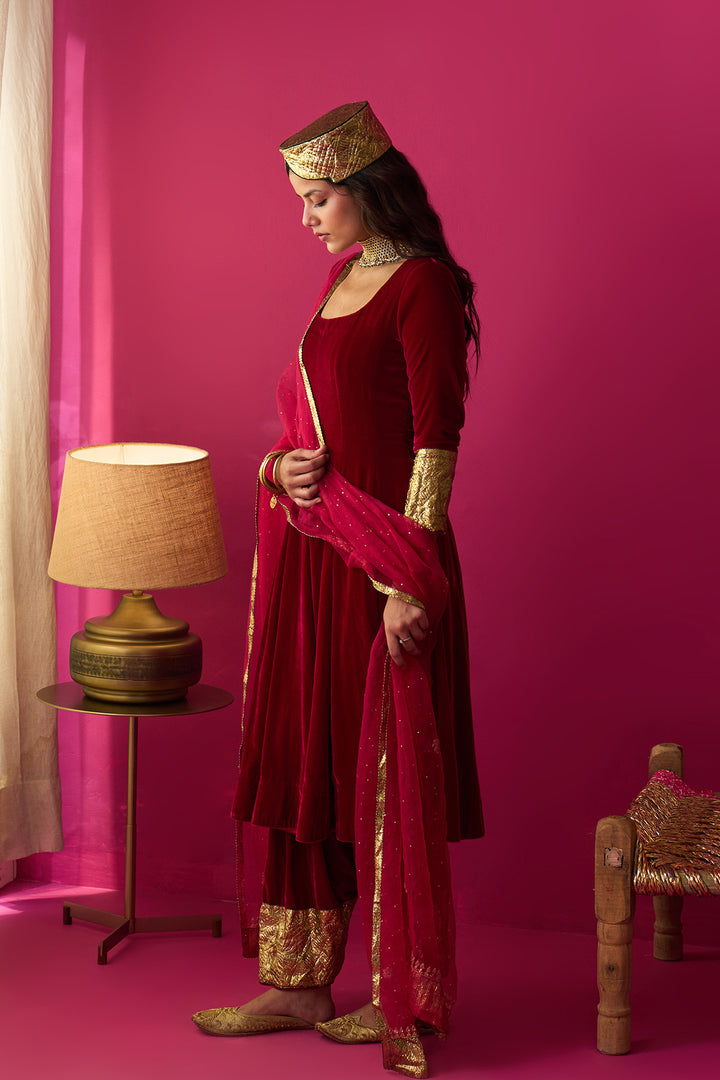 Nur pink silk velvet kurta with salwar and dupatta (set of 3)