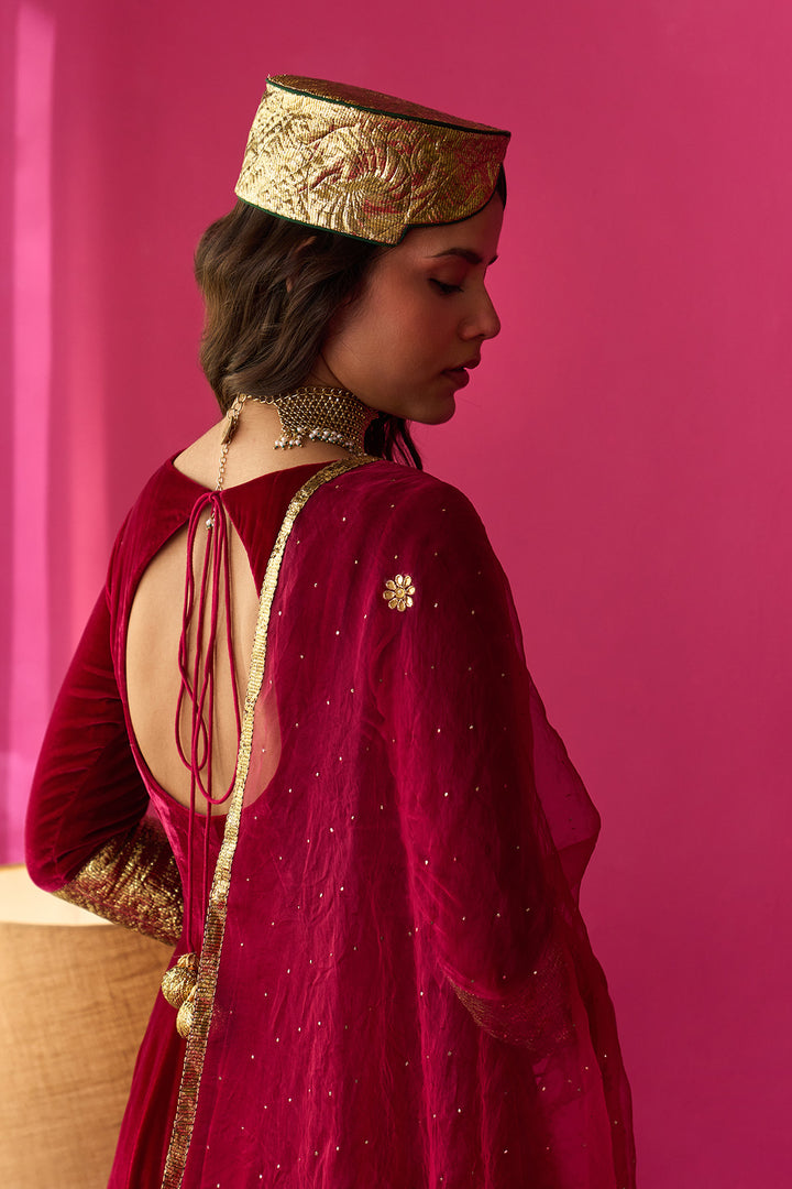 Nur pink silk velvet kurta with salwar and dupatta (set of 3)