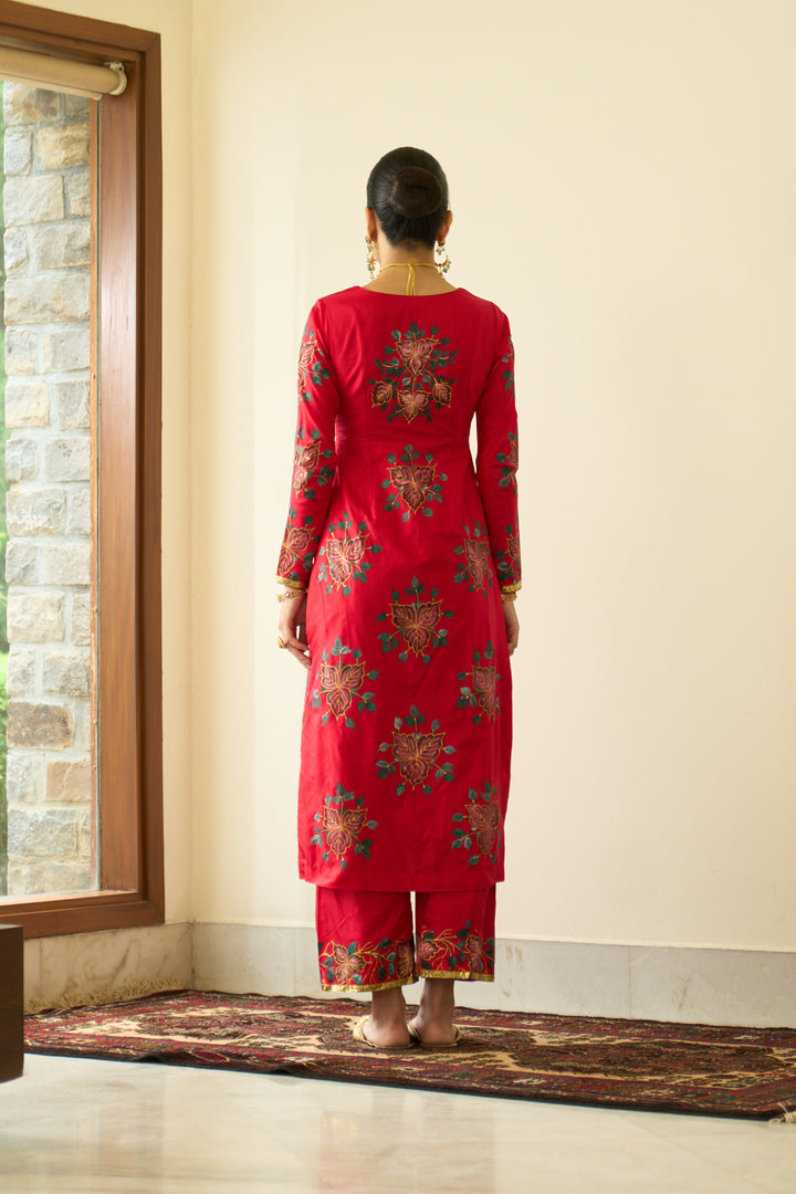 Saanjh Red Silk Handpaint Sweetheart Kurta With Palazzo And Dupatta ( Set Of 3)