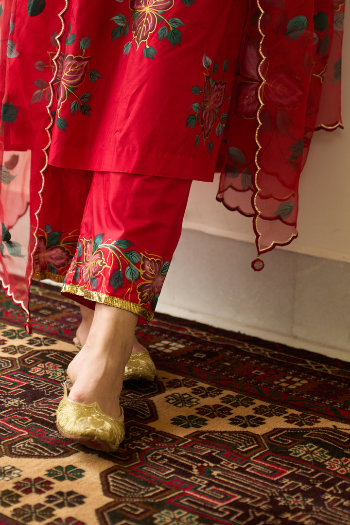 Saanjh Red Silk Handpaint Sweetheart Kurta With Palazzo And Dupatta ( Set Of 3)