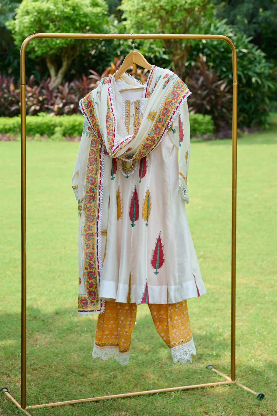 Boota Ivory Leaf Short Anarkali With Farshi Salwar And Dupatta ( Set Of 3)