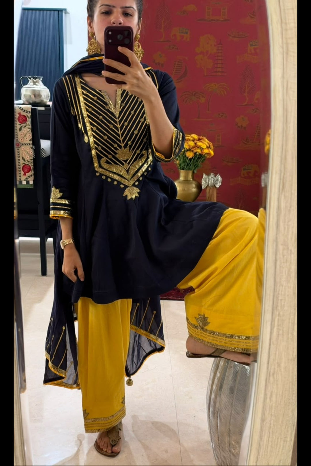 Boota Neeli anarkali with peeli farshi