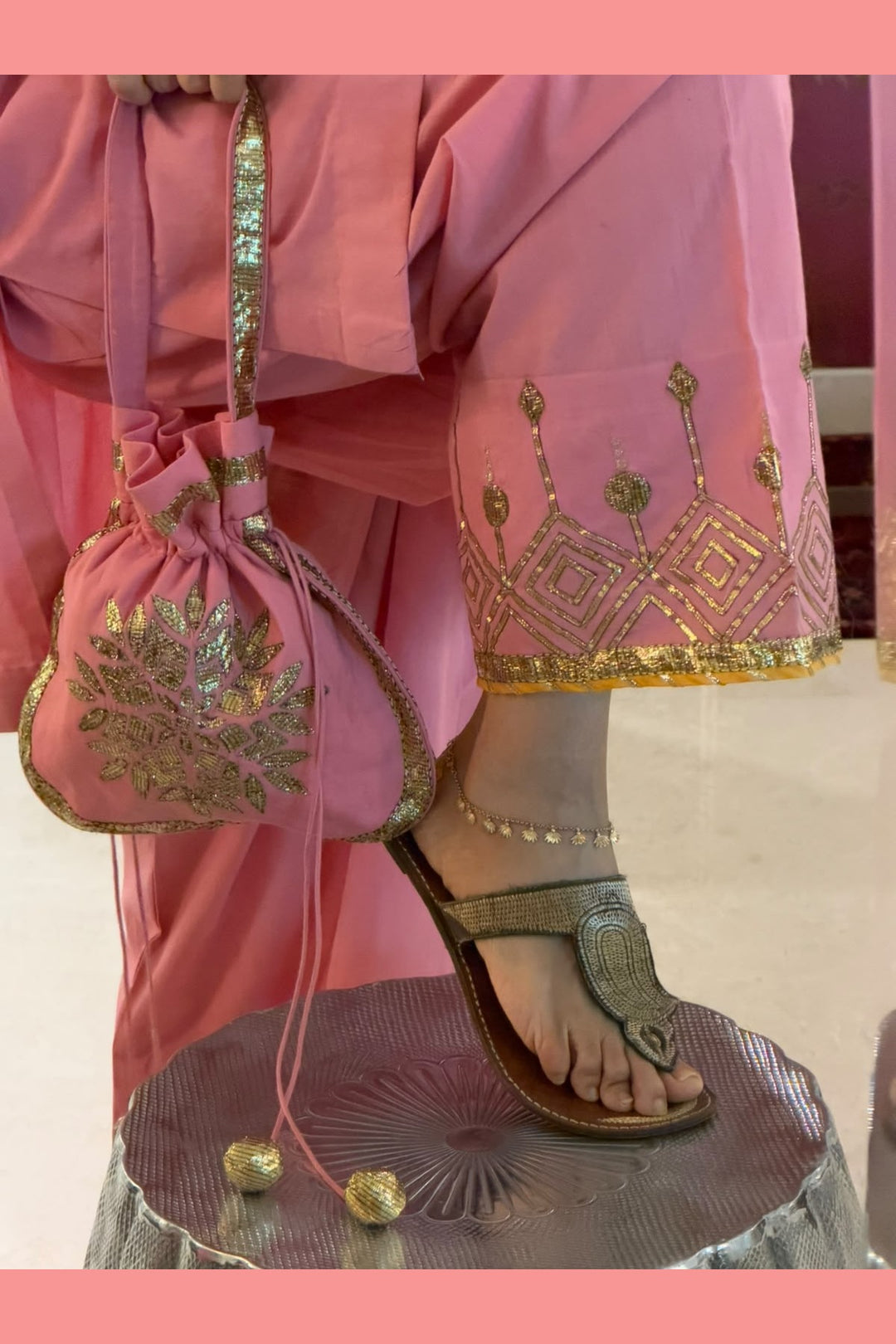 Boota Pushpa potli