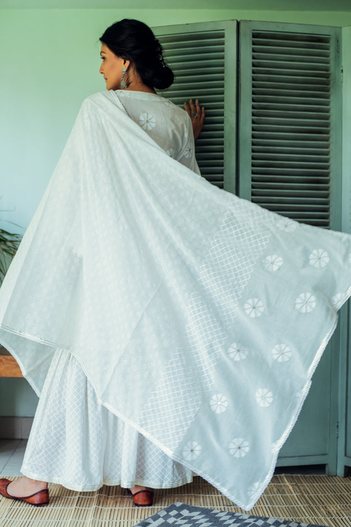 Ridhi Suri Gul Ivory Badla Embroidered Kurta - Set Of 3