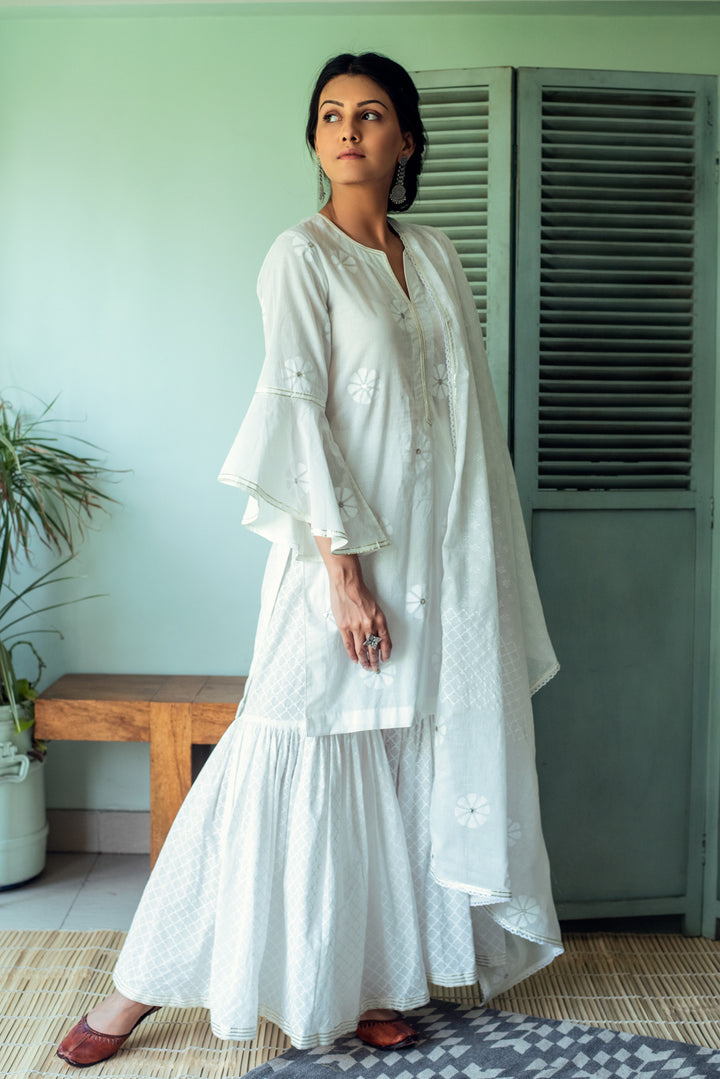 Ridhi Suri Gul Ivory Badla Embroidered Kurta - Set Of 3