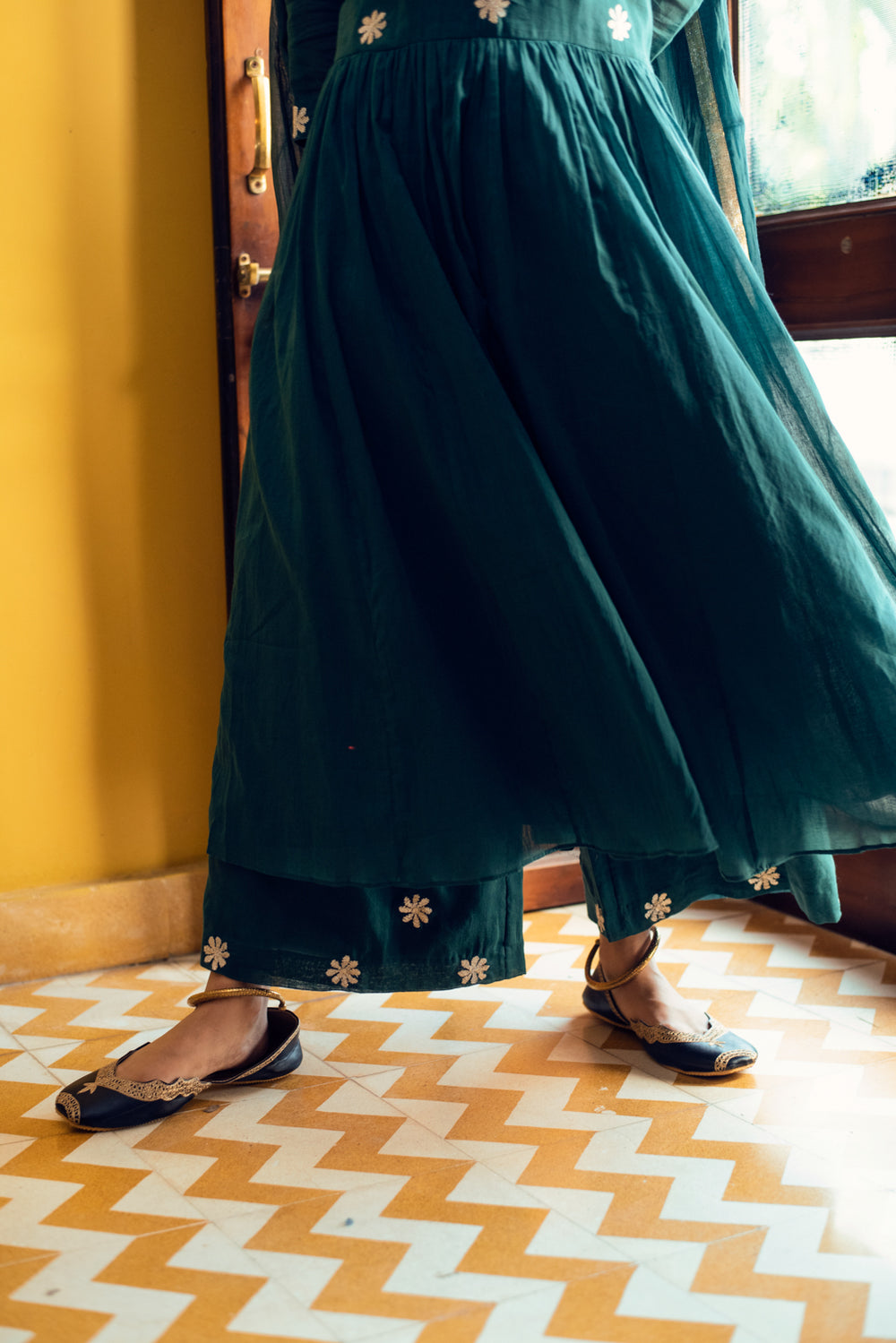Ridhi Suri AAFREEN FLOWER GOTA YOKE GATHER DROP WAIST GATHER ANARKALI SET 0F 3 - EMERALD GREEN