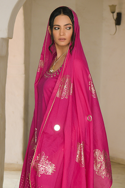 Ridhi Suri SE Rani short kurta with gharara and dupatta -set of 3