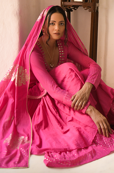 Ridhi Suri SE Rani short kurta with gharara and dupatta -set of 3