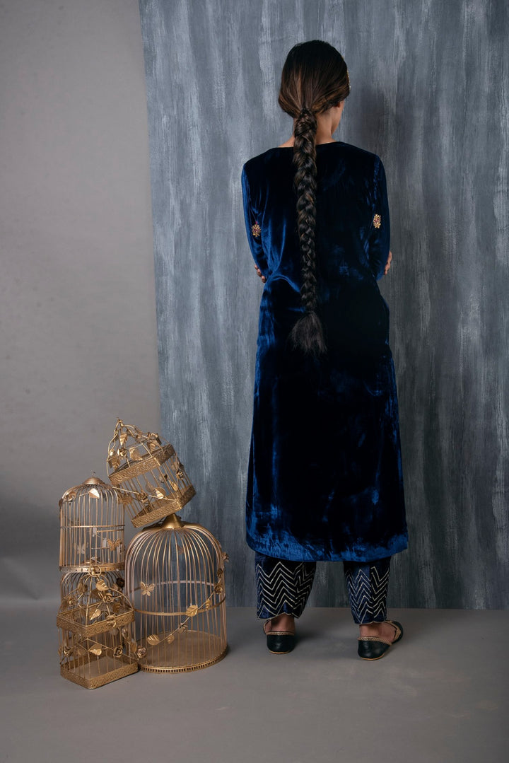 Ridhi Suri ZAR HAND EMBROIDERED VELVET SALWAR SET OF 3 WITH ORGANZA DUPATTA - MIDNIGHT BLUE