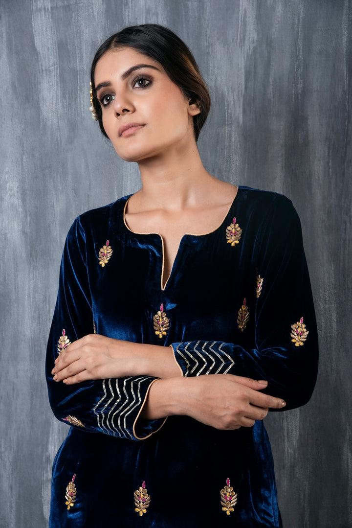 Ridhi Suri ZAR HAND EMBROIDERED VELVET SALWAR SET OF 3 WITH ORGANZA DUPATTA - MIDNIGHT BLUE