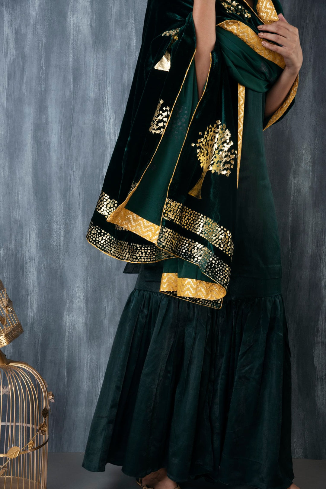 Ridhi Suri ZAR FOIL PRINTED VELVET SHAWL -Emerald Green