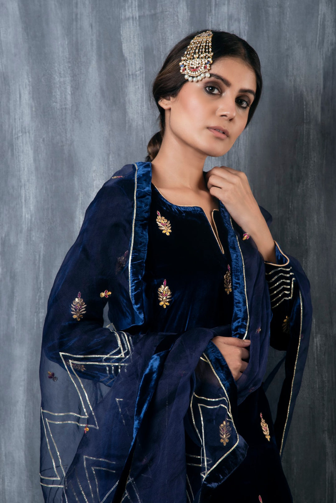 Ridhi Suri ZAR HAND EMBROIDERED VELVET SALWAR SET OF 3 WITH ORGANZA DUPATTA - MIDNIGHT BLUE