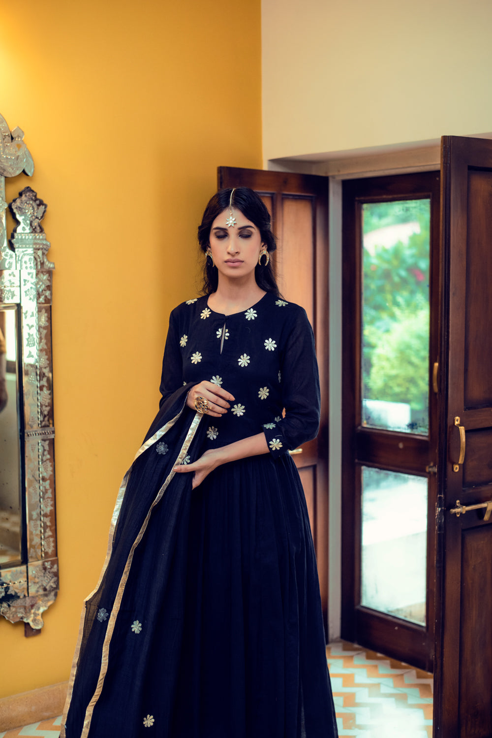 Ridhi Suri AAFREEN FLOWER GOTA YOKE GATHER DROP WAIST GATHER ANARKALI SET 0F 3 - BLACK