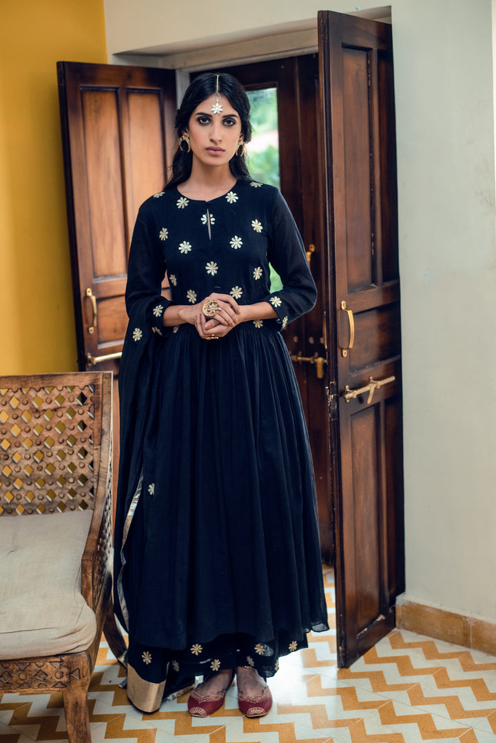 Ridhi Suri AAFREEN FLOWER GOTA YOKE GATHER DROP WAIST GATHER ANARKALI SET 0F 3 - BLACK