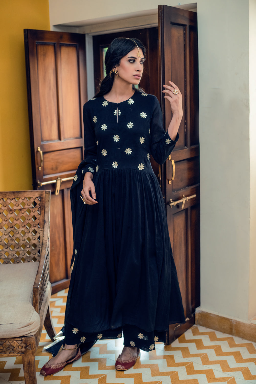 Ridhi Suri AAFREEN FLOWER GOTA YOKE GATHER DROP WAIST GATHER ANARKALI SET 0F 3 - BLACK
